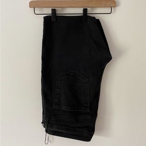 Carly Jean Los Angeles Distressed Denim | Size 11/W30